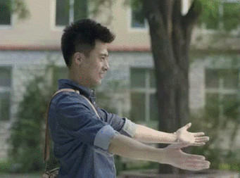 情侣抱抱举高高的动态图