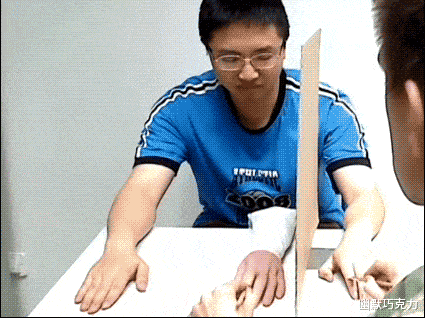 来一起玩个游戏，老子魂都给你吓掉了