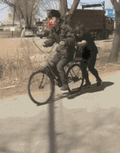这自行车是充话费送的吗？媳妇坐上去就坏了