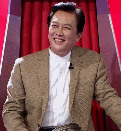 忍不住笑出声来的唐国强
