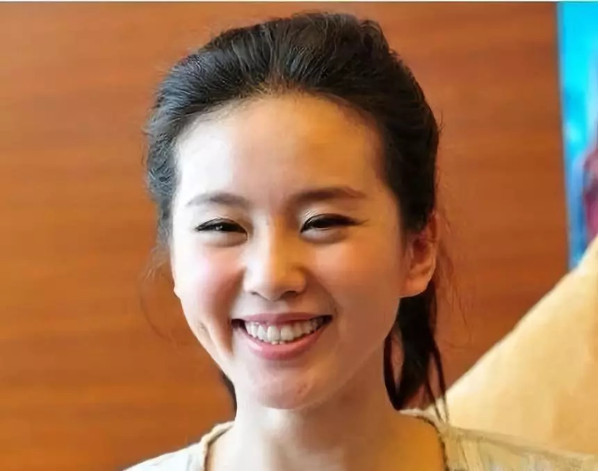 素颜大笑的刘诗诗