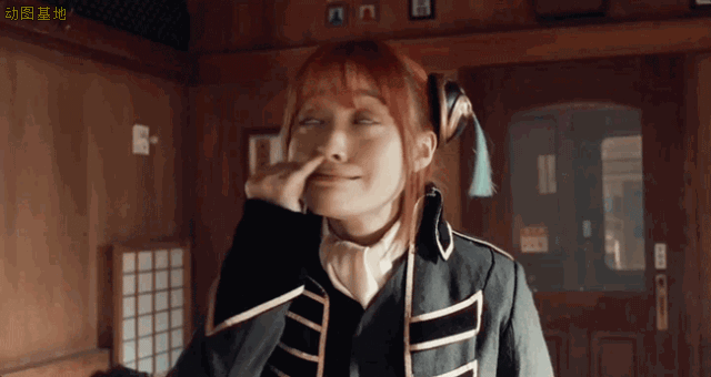 恶心挖鼻孔的女人