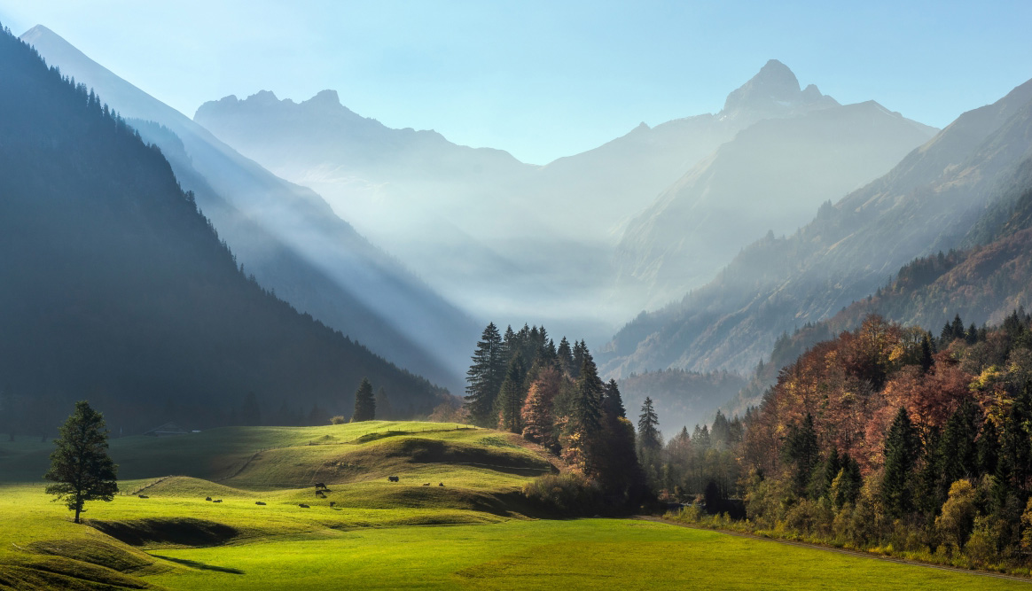 美如仙境的山谷风景