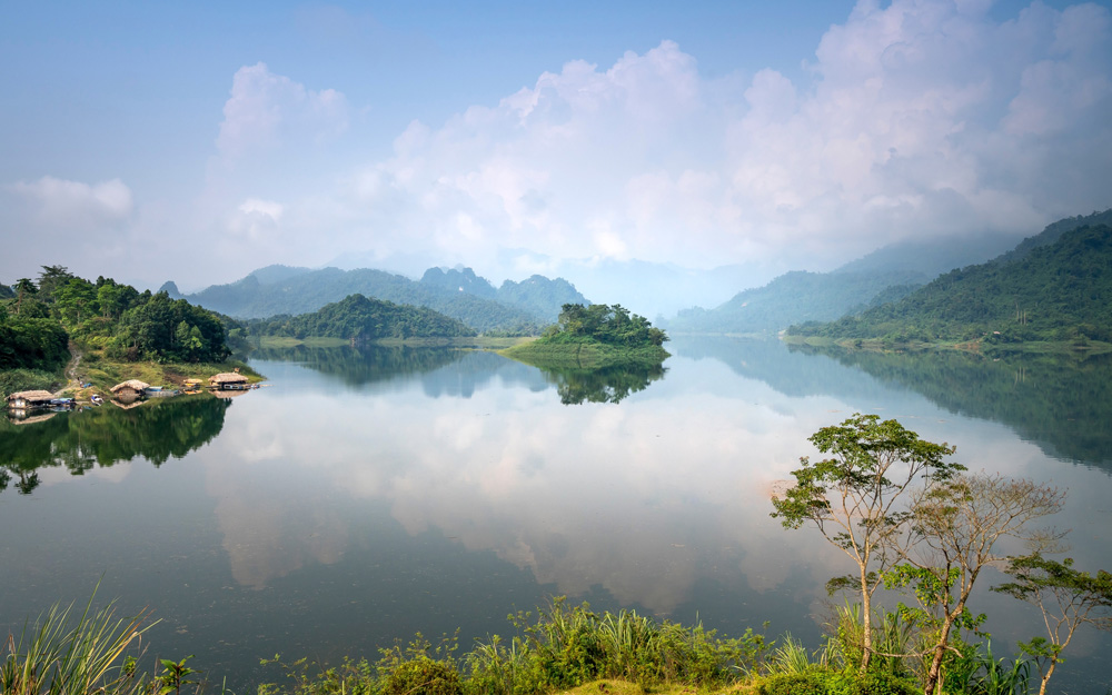 宁静而优美的美丽水库风景