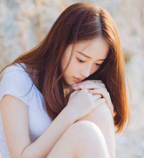 心事重重的女人