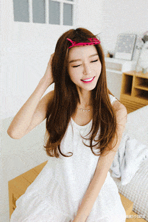 活泼可爱的小美女