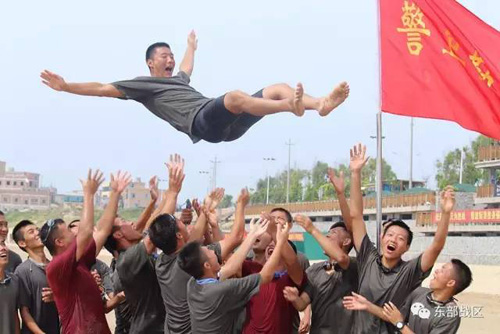 军营里的快乐时刻