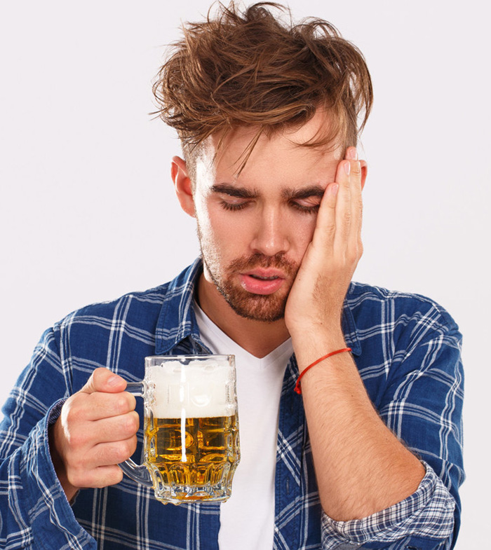 牙疼喝点啤酒就好了，以毒攻毒更有效