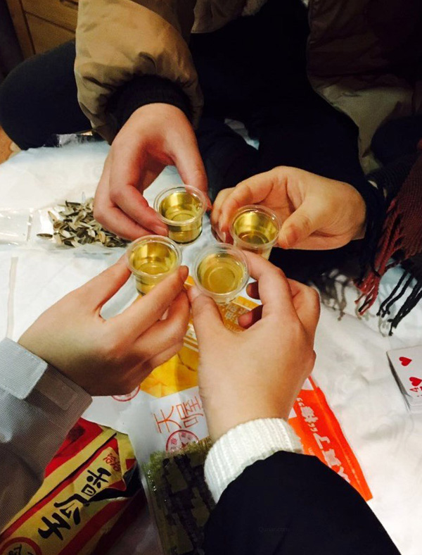 为了友情，端起这小酒杯干了吧