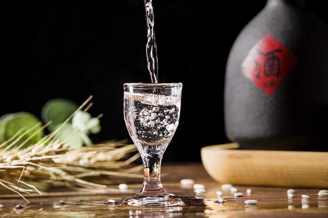 请你喝一杯精心酿制的粮食美酒