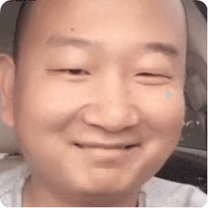 想笑却憋得脸红的男人