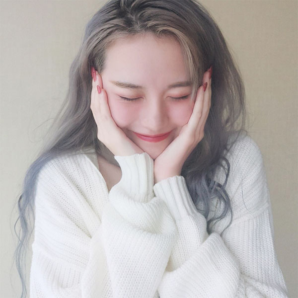 心里暗喜的美女脸上泛起了红光