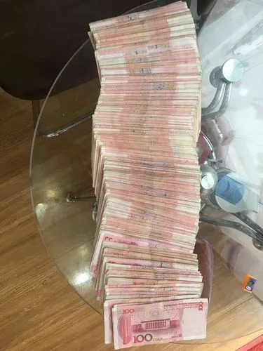 这是去年赚的钱，今年继续加油