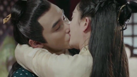 古装男女的热烈拥吻