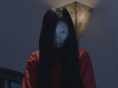 深夜站在床边的长发女鬼