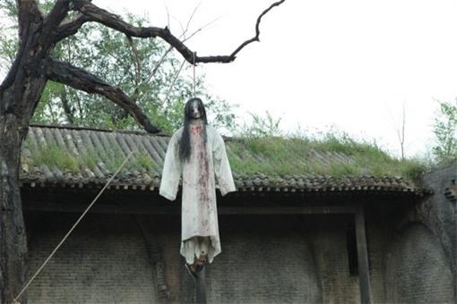 老房子里的吊死鬼