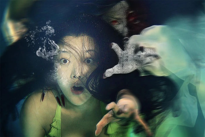 游泳池里的恐怖事件