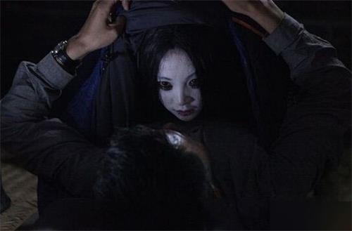 女鬼半夜爬身上，你还睡得着吗