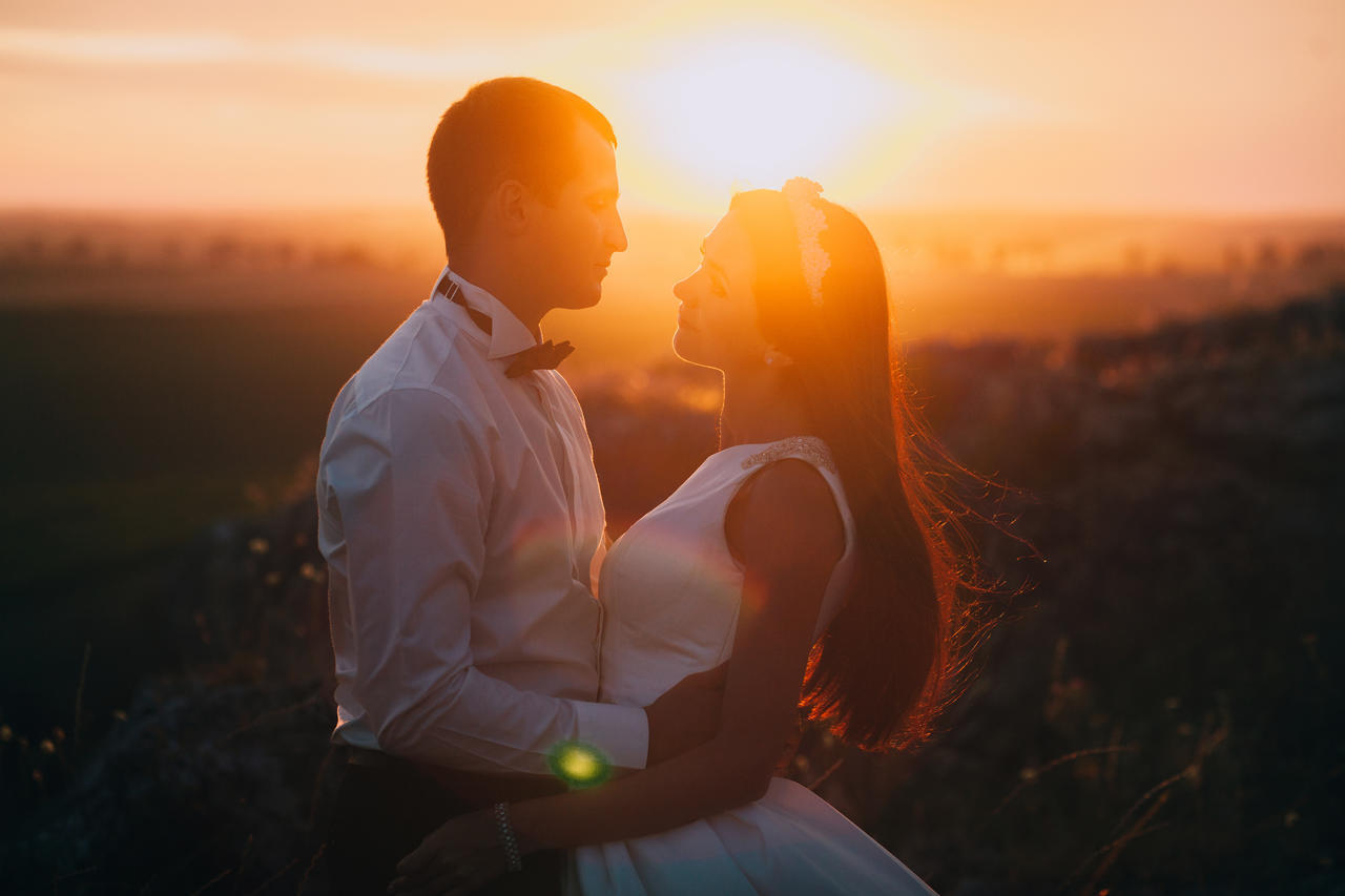 暖阳下的唯美婚纱照