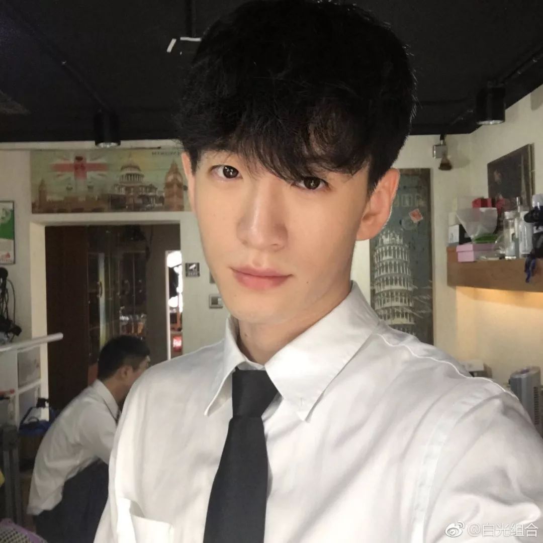 脸瘦帅帅的美男子