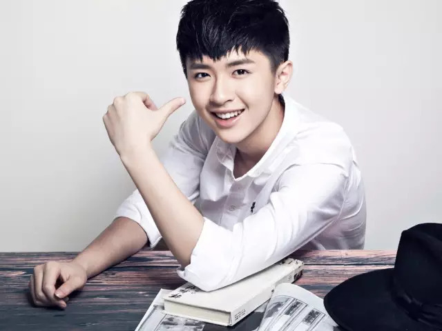 阳光帅气的大男孩
