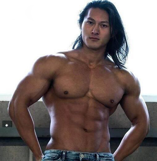 野性十足的肌肉男