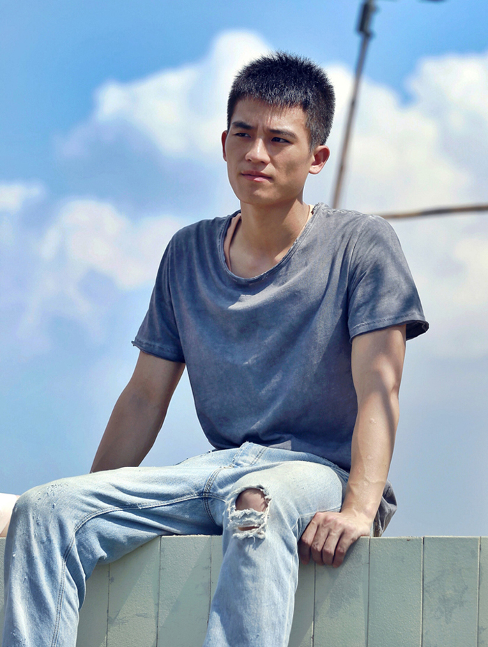 青春阳光的欧豪剧照