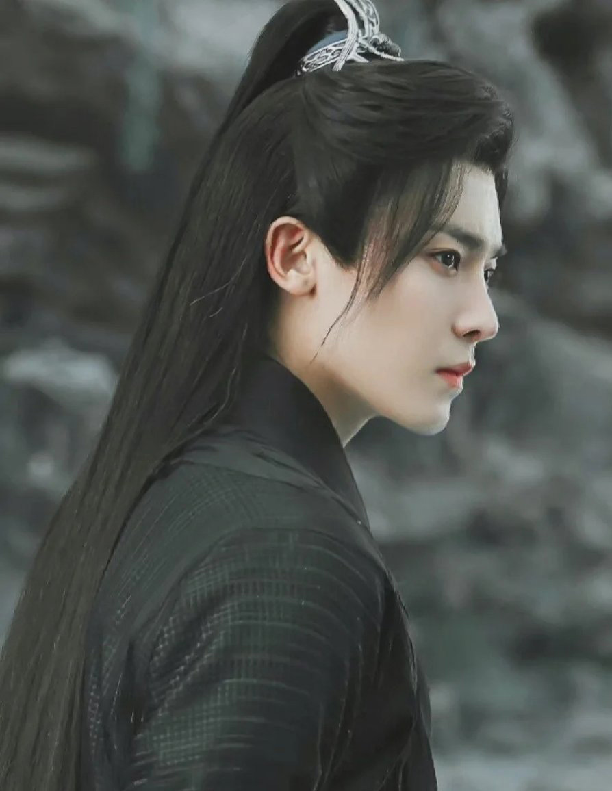长发飘飘的古代美男子