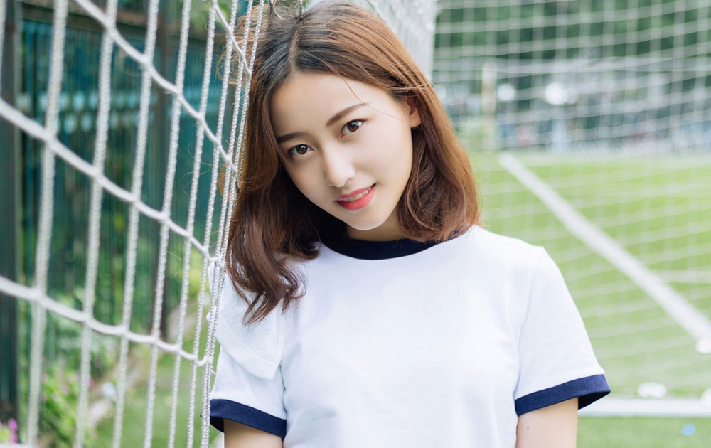 网球场里的漂亮女人