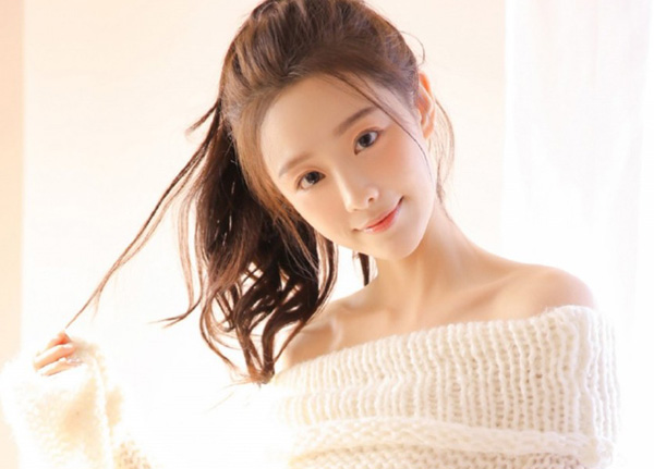 高鼻梁大眼睛的美女