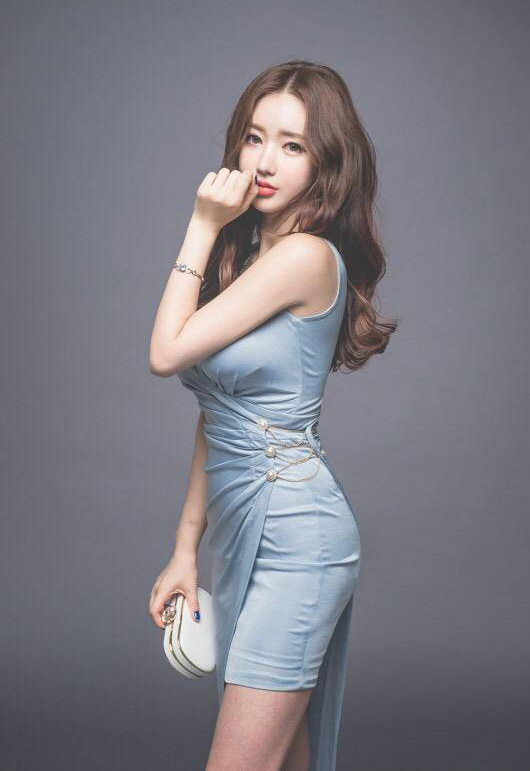 身材高挑的美女图片