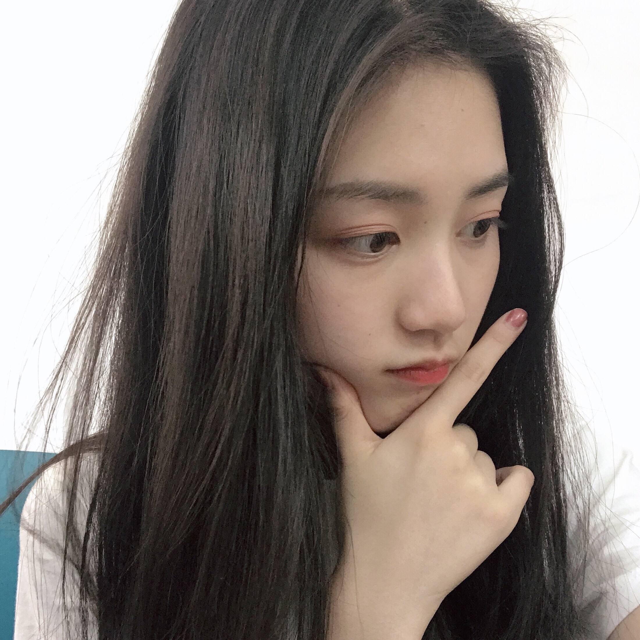 可爱美丽的长发小女生自拍照