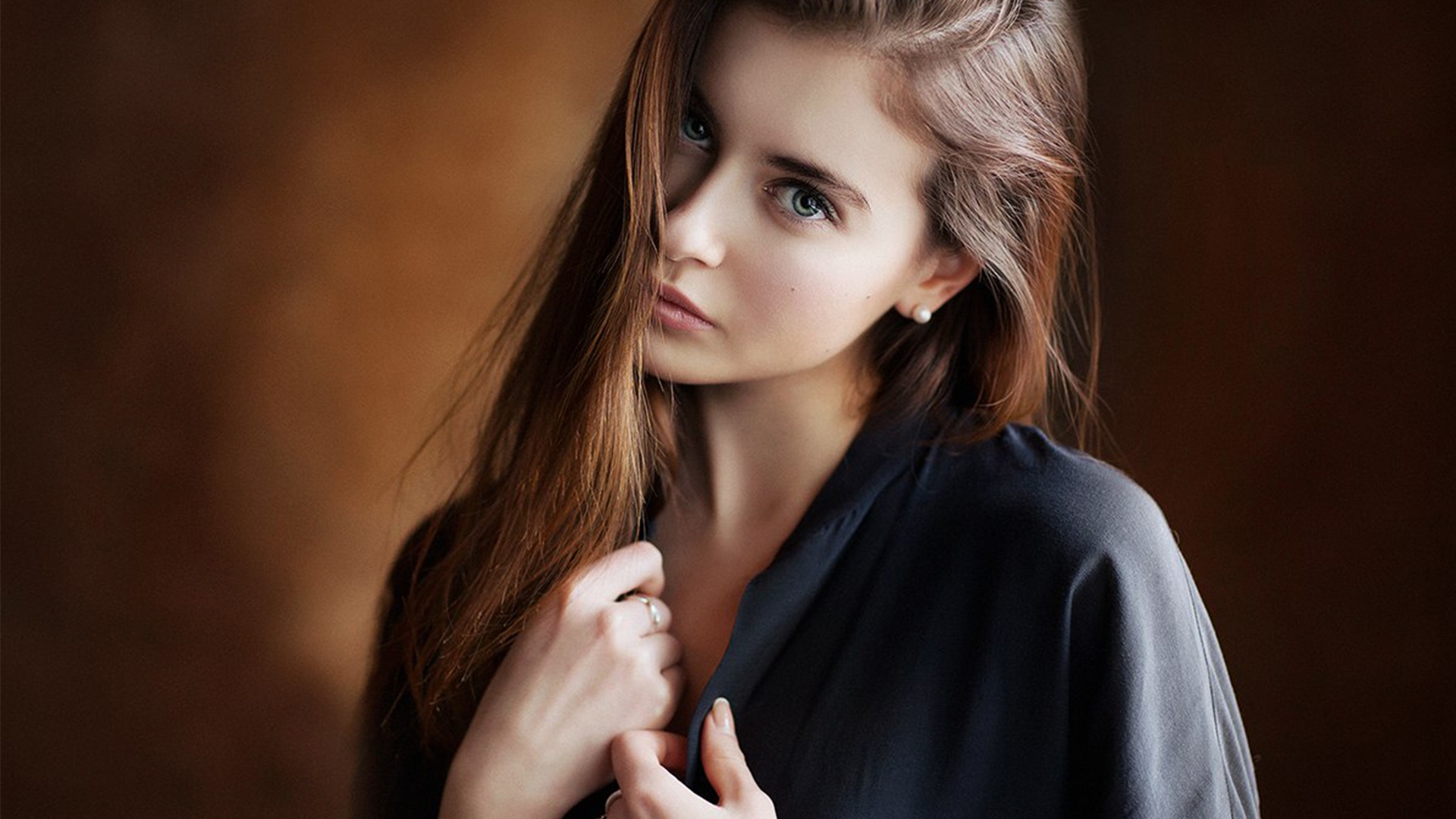 冷若冰霜的外国美女