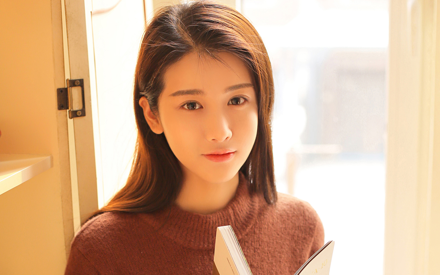 书生气十足的妙龄女子