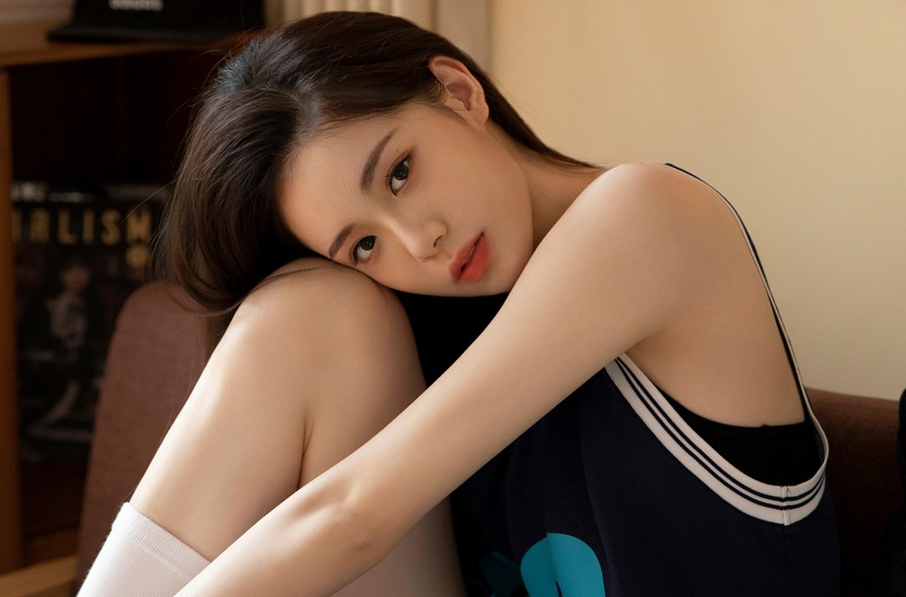 眼神迷人的美丽女子