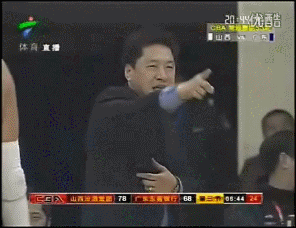 裁判在边上忍不住爆粗口