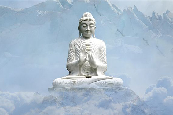 雪山下的白色菩萨像