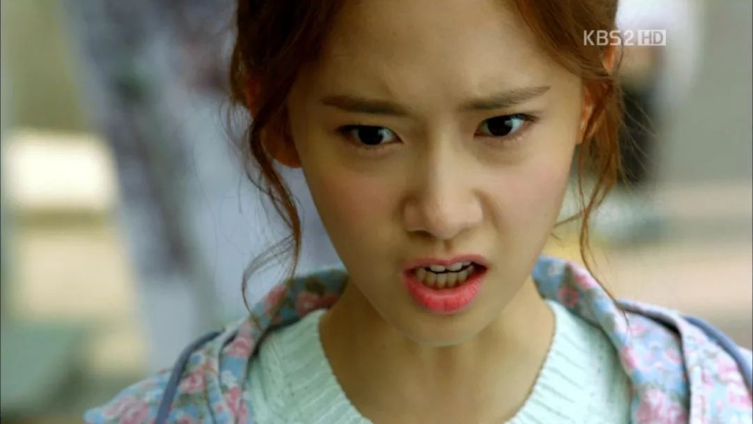 十分生气的美女，后果有点无法承受