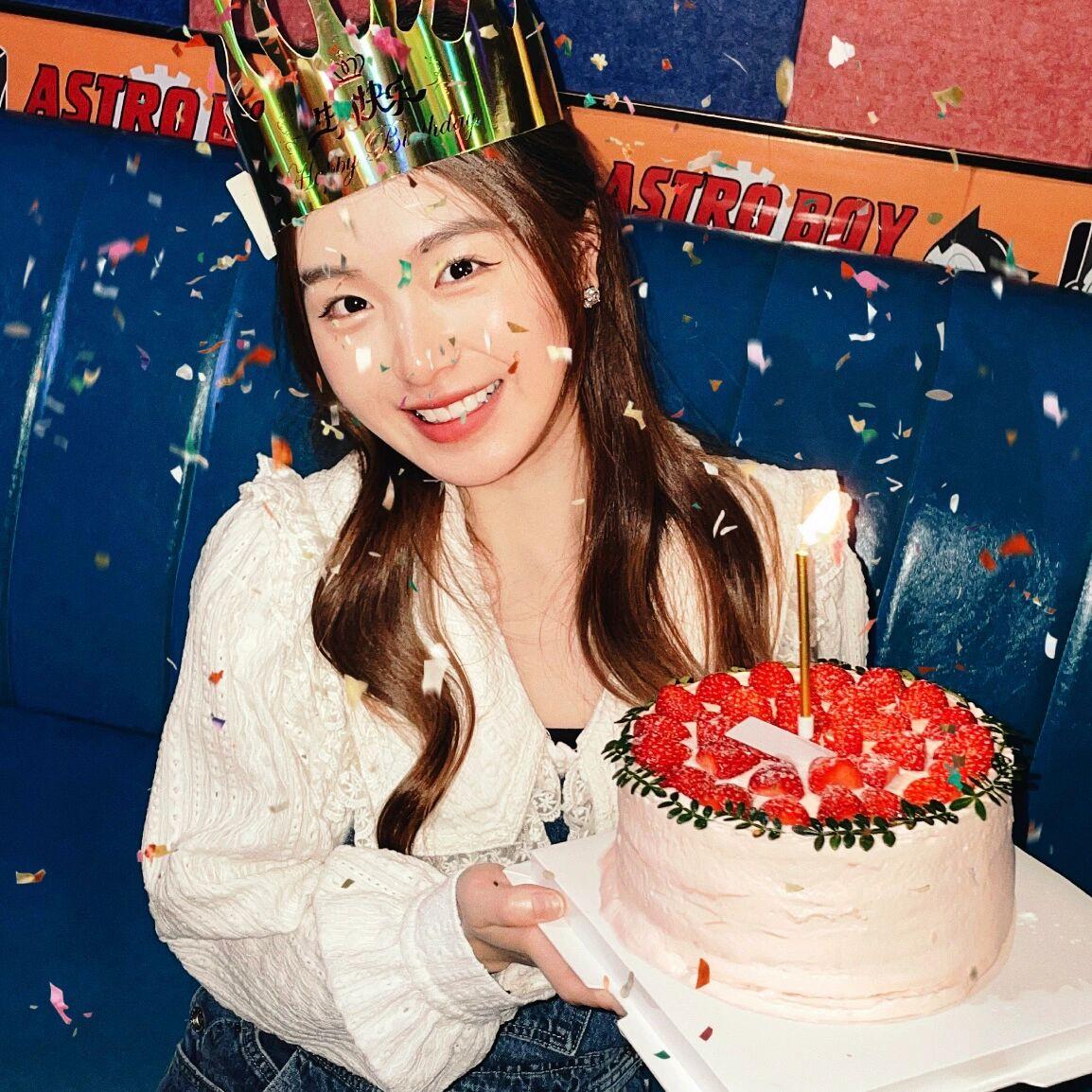 漂亮女生过生日的快乐画面