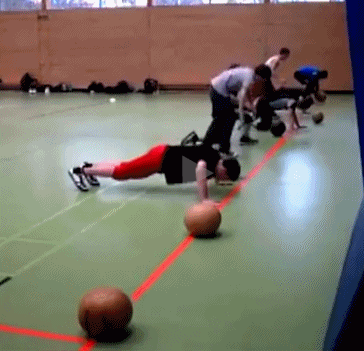 运动时被垫子压到头上