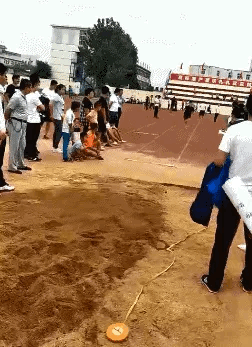 学校运动会上的出糗时刻