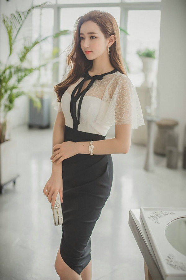 端庄秀丽的苗条美女图片