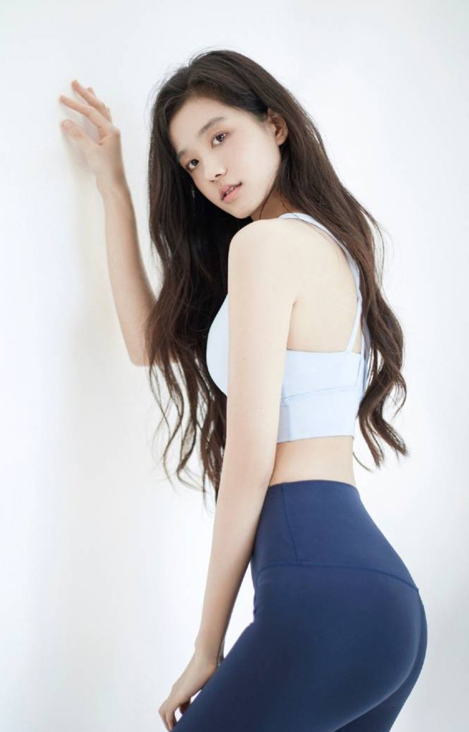 身材迷人的长发美女