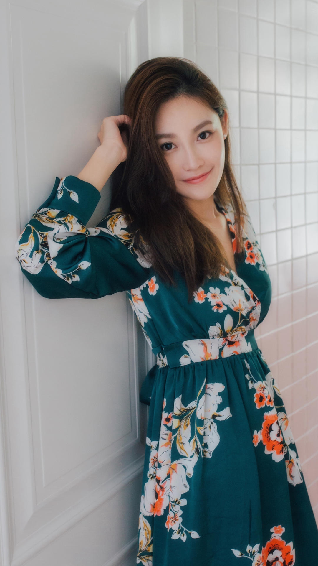 穿花裙子的迷人美女